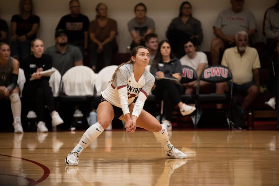 Hannah Stires lining up to make the play (Credit Jacob Thompson Thompson Sports)