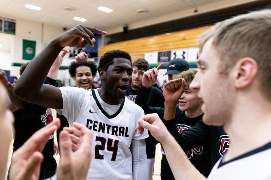 Samaad Hector leading the huddle. Photo by Jacob Thompson/Thompson Sports Media
