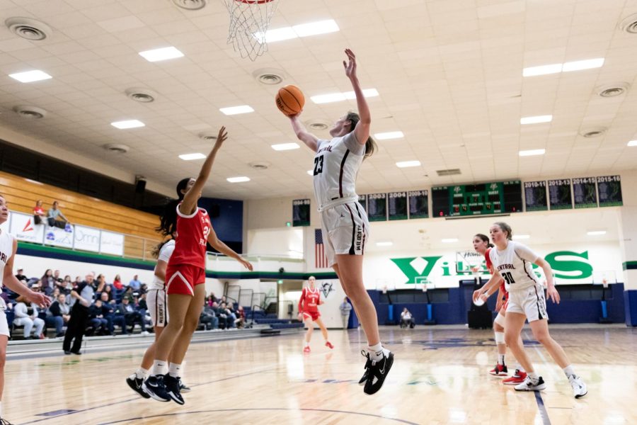 Samantha Bowman controlling the boards (Jacob Thompson _ Thompson Sports Media)