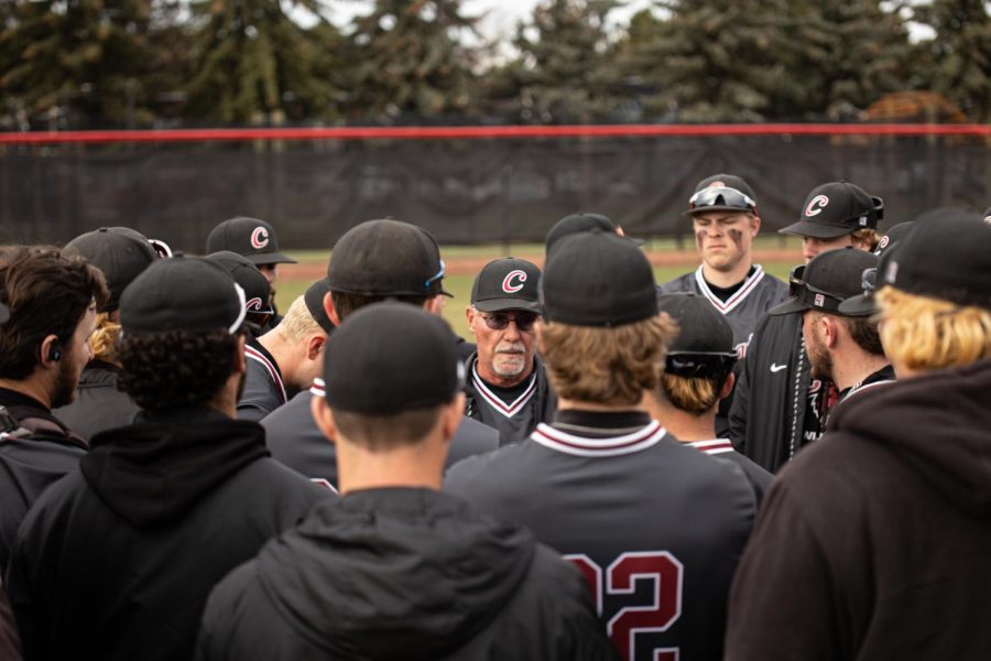 CWU Baseball team gathered around Head Coach, Desi Storey