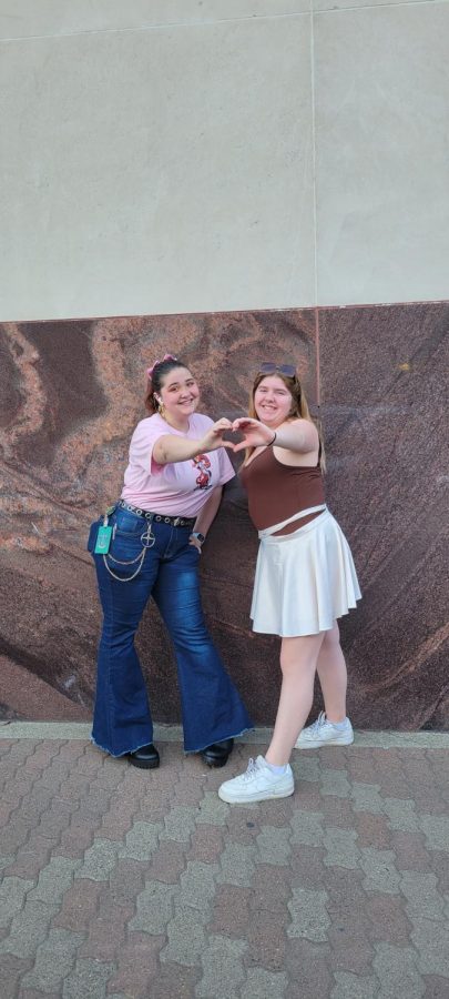 Kylie Copeland (L) and Hannah Roswell (R) on their way downtown. Photo by MJ Rivera